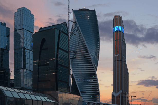 Rodrigo Balassiano explora como fundos estruturados usam análise preditiva para transformar decisões de investimento por meio da integração de dados.