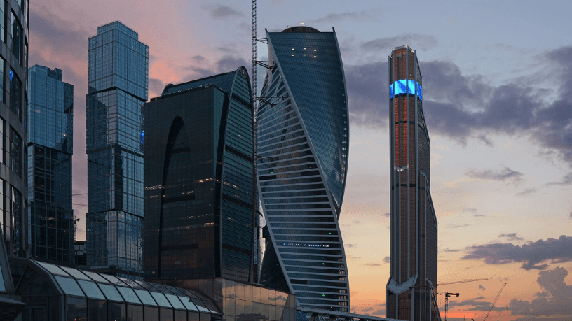 Rodrigo Balassiano explora como fundos estruturados usam análise preditiva para transformar decisões de investimento por meio da integração de dados.