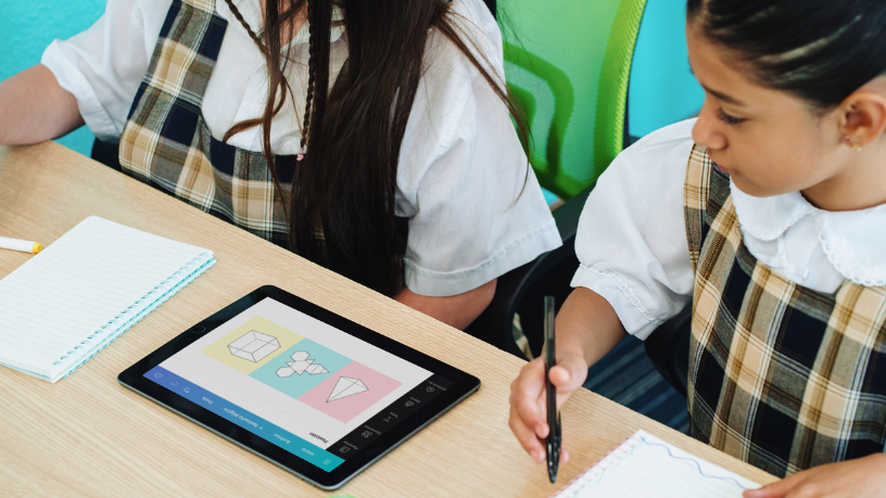 Sérgio Bento De Araújo explora como as apostilas digitais e interativas estão revolucionando o processo de ensino e aprendizagem.