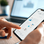 Teciomar Ábila explora como os aplicativos transformam a organização da vida financeira pessoal.