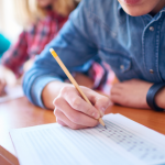 Ilha Comprida divulga convocações para provas e homologa inscrições de concursos públicos em 2026