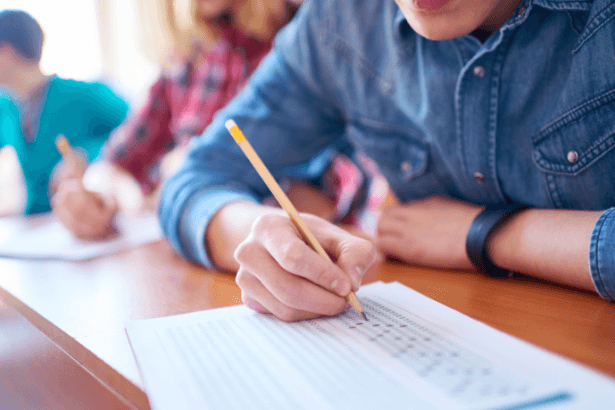 Ilha Comprida divulga convocações para provas e homologa inscrições de concursos públicos em 2026