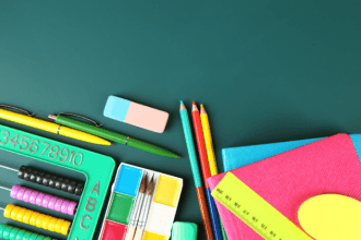 Kit escolar, esporte e projetos sociais fortalecem a permanência e a equidade na educação, como destaca Sérgio Bento De Araújo ao analisar iniciativas que transformam realidades.