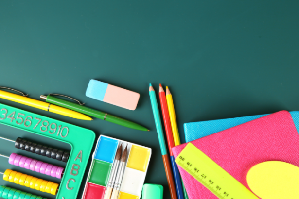 Kit escolar, esporte e projetos sociais fortalecem a permanência e a equidade na educação, como destaca Sérgio Bento De Araújo ao analisar iniciativas que transformam realidades.